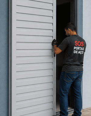 Instalação de Portas de Aço